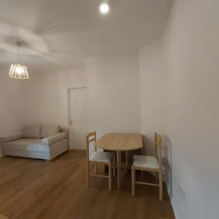 דירה Center *